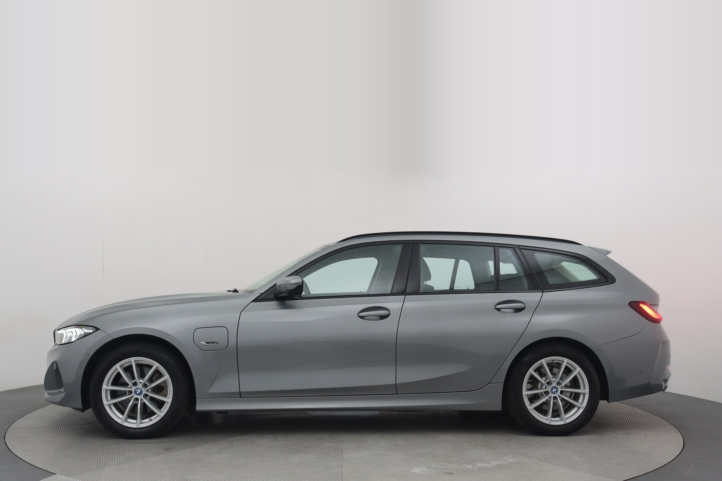 BMW 330e