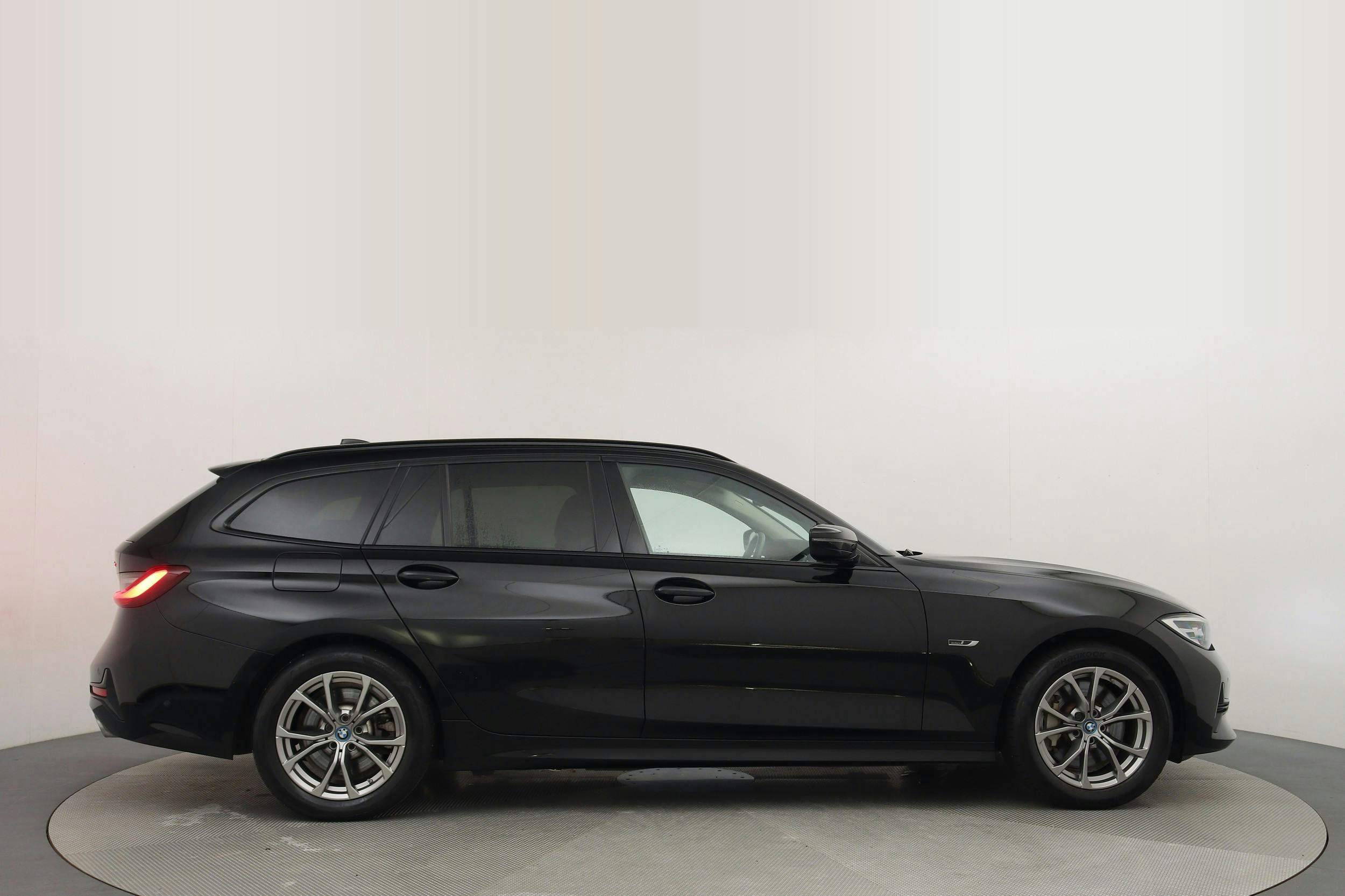 BMW 330e