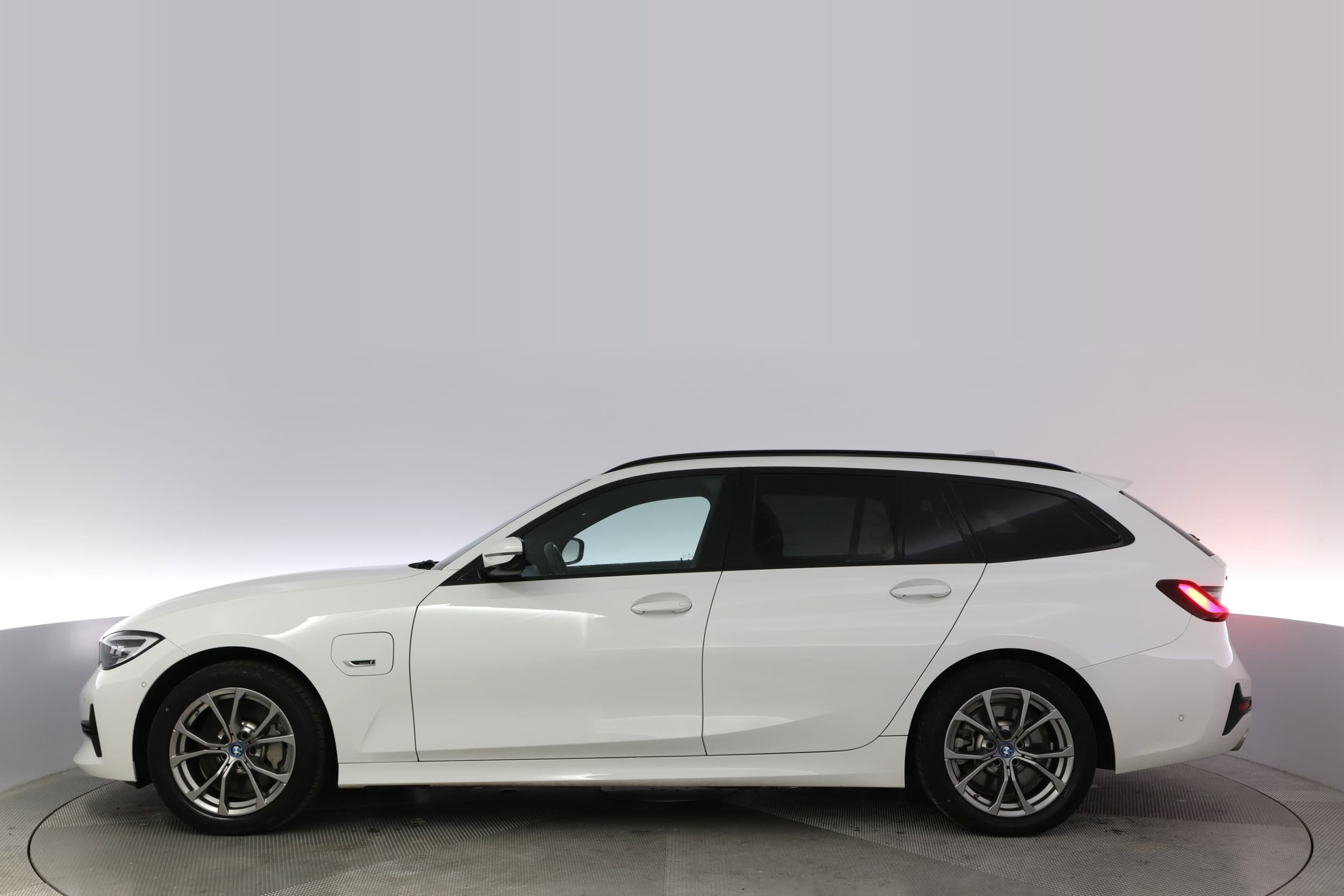 BMW 330e