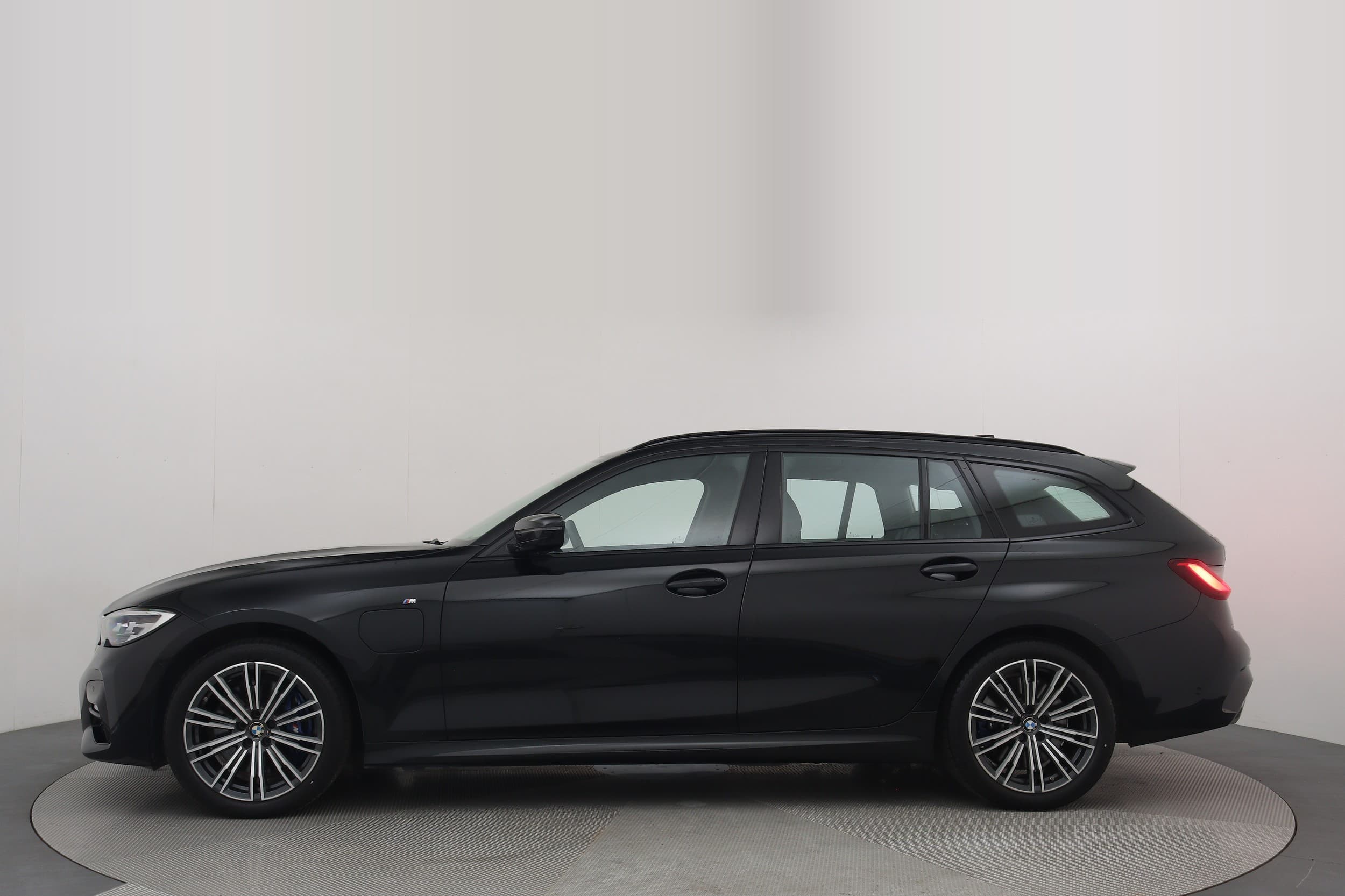 BMW 330e