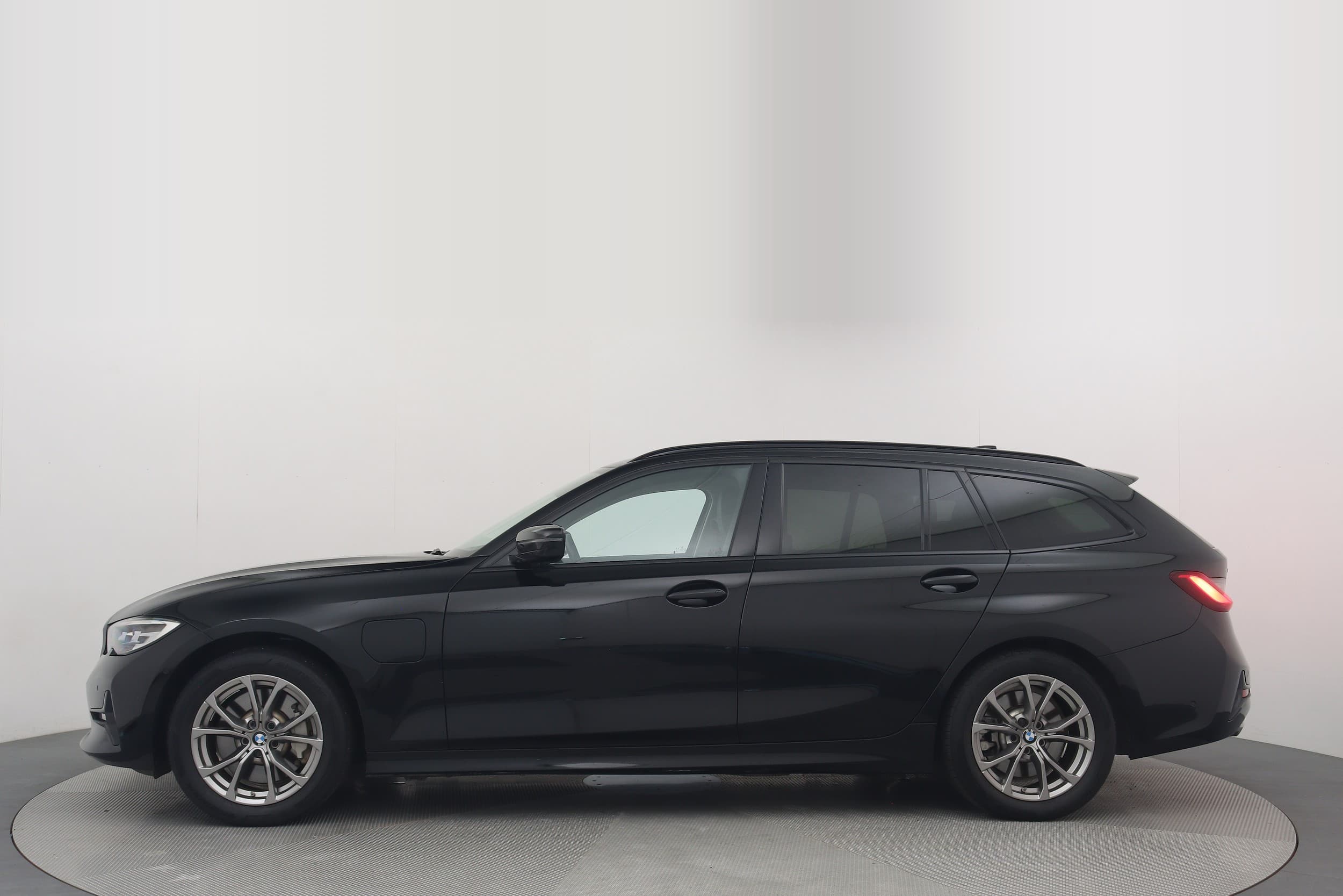 BMW 330e