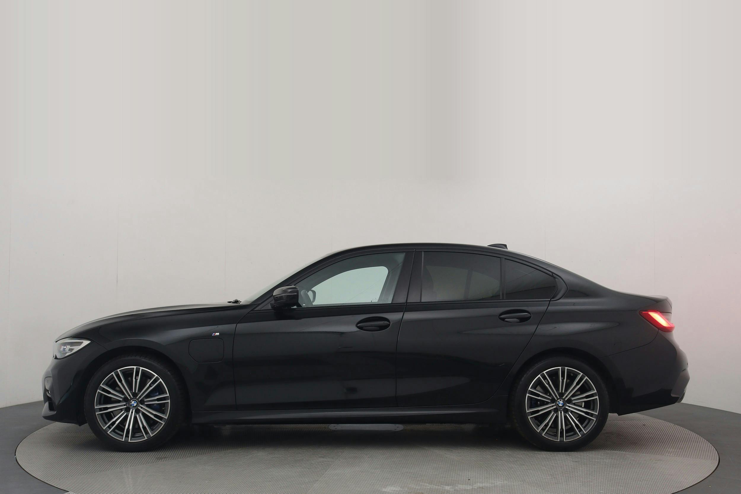 BMW 330e